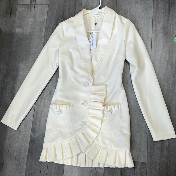 Shoulder seam to hem measures approx 30" in length - Picture 2 of 5